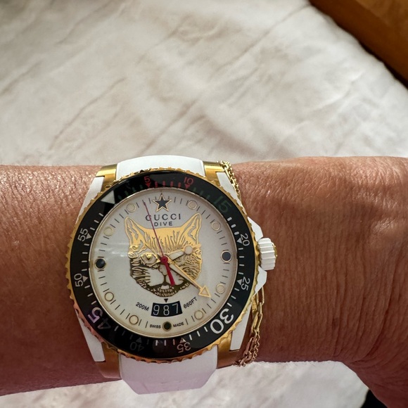 Gucci Dive Watch with Gold and Black Details - Picture 1 of 8